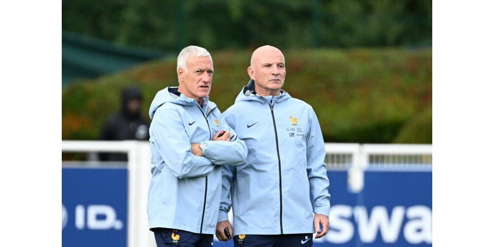 Pelatih Blues Didier Deschamps (kiri) bersama asistennya Guy Stéphan. Foto Sipa