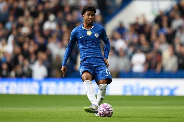 Andrey Santos pada bola