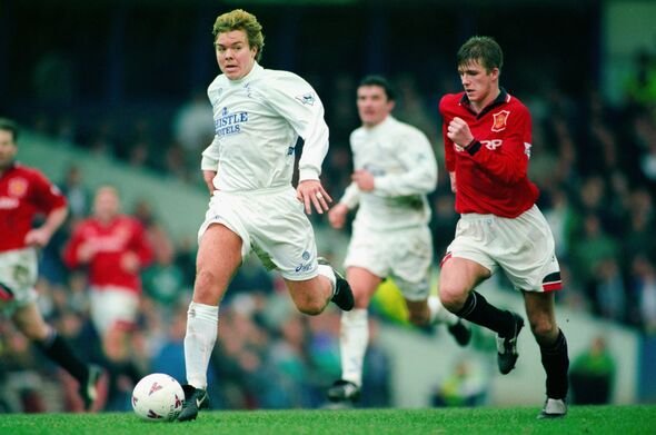 Tomas Brolin menjauhkan diri dari David Beckham