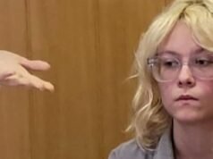 Penyanyi muda Rusia Naoko, didenda karena ‘mendiskreditkan’ musiknya kepada tentara saat konser di jalan