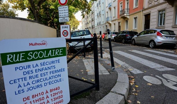 Rue de Battenheim kembali sepi, pengendara bisa bersirkulasi kembali. Foto Francis Kittler