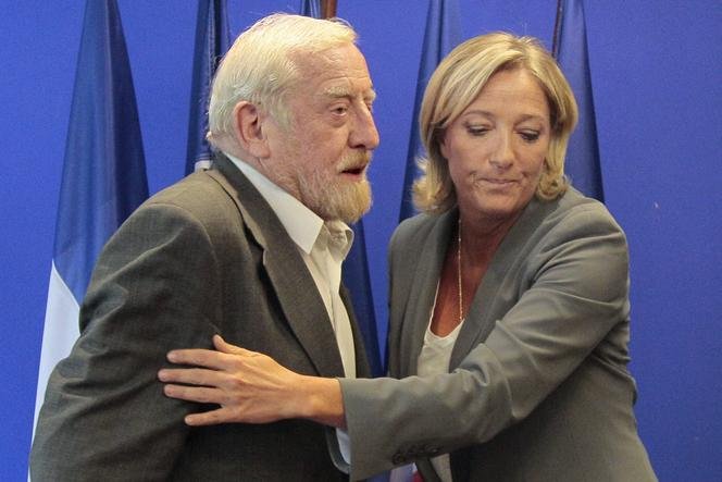 Marine Le Pen, wakil presiden Front Nasional, bersama Alain Jamet, salah satu pendiri partai, di Nanterre, 1 September 2010.