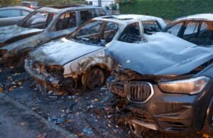 Jerman. Mobil seorang wakil dari partai sayap kanan AfD dibakar, serangan itu diklaim oleh para aktivis