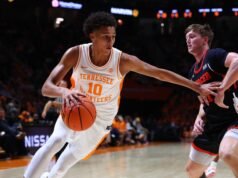 #18/17 Volume Kalahkan Mercer, 76-61, di pembuka musim