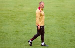 Hansi Flick berbicara secara pribadi dengan empat bintang Barcelona dalam latihan sebelum pertandingan melawan Club Brugge