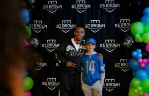 Amon-Ra St. Brown mengadakan acara yang terjual habis untuk mendukung siswa Detroit