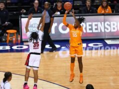 #9/8 NC State mengalahkan #8/9 Tennessee di game pembuka, 80-77