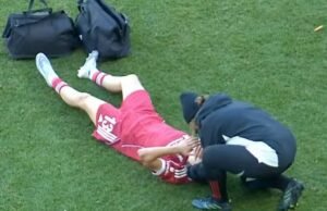 Bintang Wanita Liverpool dibawa ke rumah sakit karena cedera leher setelah pertandingan dihentikan | Sepak Bola | olahraga