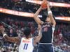 Mahasiswa baru Koa Peat memiliki penampilan dominan dalam debutnya untuk No. 13 Arizona melawan No. 3 Florida