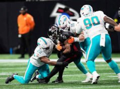 Menurut sumber AP, Miami Dolphins sedang memperdagangkan penyerang utama Jaelan Phillips ke Philadelphia Eagles