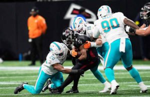 Menurut sumber AP, Miami Dolphins sedang memperdagangkan penyerang utama Jaelan Phillips ke Philadelphia Eagles