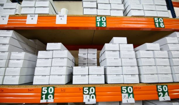 Persediaan tersedia untuk pelanggan tertentu yang kebutuhannya sangat dibutuhkan. Foto Antonin Utz