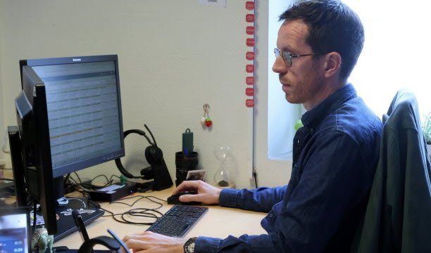 Jérémie Lorand di kantornya. Strasbourg pada 22 Oktober 2025. Foto Laurent Réa