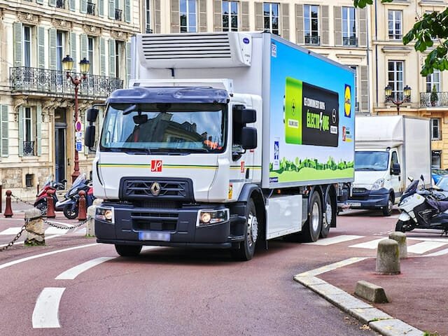 Truk Renault D Wide ZE