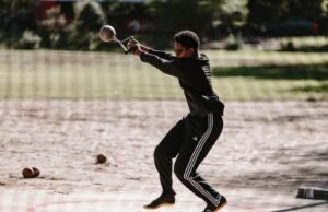 Lintasan dalam ruangan dimulai dengan dua kompetisi