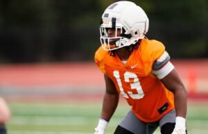 Tennessee membuka persiapan minggu Music City Bowl dengan latihan pertamanya di Nashville