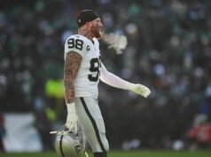 Dengan draft pick teratas yang sedang dimainkan, bangku cadangan Raiders memukul Maxx Crosby untuk pertandingan melawan Giants