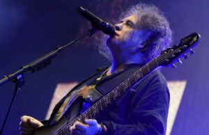 Hilangnya. Perry Bamonte, gitaris dan keyboardist The Cure, telah meninggal dunia