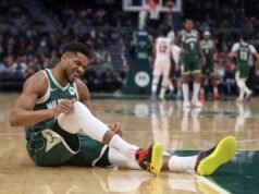 Bucks menganggap Antetokounmpo patut dipertanyakan untuk pertandingan hari Sabtu karena ia hampir kembali dari cedera betis
