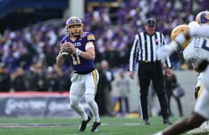 East Carolina memanfaatkan 5 turnover Pittsburgh untuk menang 23-17 di Military Bowl
