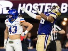 Williams melakukan 4 operan TD dan Washington memiliki 5 INT dalam kemenangan 38-10 atas Boise State di LA Bowl