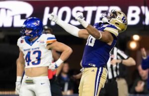 Williams melakukan 4 operan TD dan Washington memiliki 5 INT dalam kemenangan 38-10 atas Boise State di LA Bowl