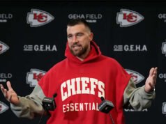 Malam emosional Travis Kelce di Stadion Arrowhead bisa menjadi malam terakhirnya karena keputusan pensiunnya sudah dekat