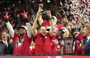 Nomor 2 Indiana mengakhiri perubahan haluan Cignetti yang luar biasa dengan mengalahkan Nomor 1 Ohio St. untuk merebut gelar Sepuluh Besar