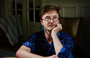 “Dan untuk berpikir bahwa aku memiliki darahmu di pembuluh darahku” oleh Clément Piednoel Duval