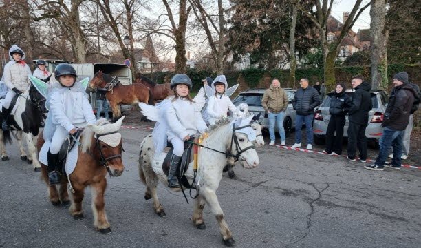 Malaikat baris kecil bergabung dalam parade tahun ini. Foto Veronique Kohler