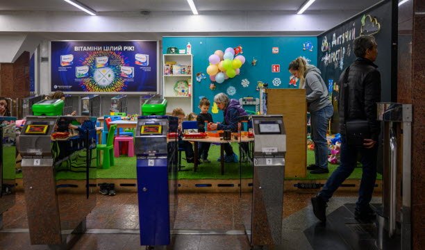 Sekolah ini dibangun di metro Kharkov. Foto EBRA /Élise Blanchard