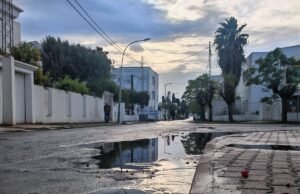 Mehdi Baki dan Emir Bouzaabia dalam “Bel abîme” oleh Yamen Manai