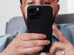 Penguraian kode. Smartphone yang lebih mahal? Perlombaan untuk AI mengancam akan meledakkan harga barang elektronik