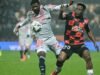 Lorient melakukan trik buruk pada Olympique Lyonnais, dikurangi menjadi sepuluh