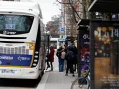 Strasbourg. Stasiun Les Halles yang sibuk: pengajuan banding warga setempat terhadap izin mendirikan bangunan yang ditolak oleh pengadilan tata usaha negara