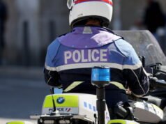 sepuluh tahun setelah kejadian tersebut, seorang pria ditahan polisi