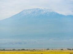 Tanzania. Helikopter jatuh di Gunung Kilimanjaro 4.700 meter di atas permukaan laut, menewaskan lima orang