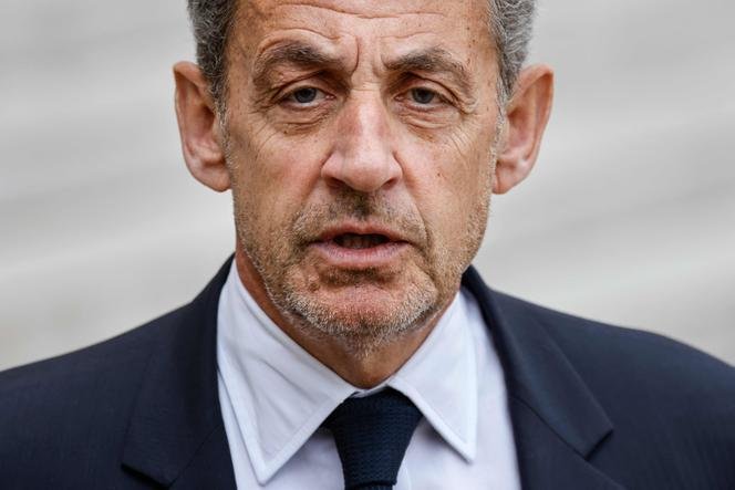 Nicolas Sarkozy di Istana Elysée, 25 Februari 2022.