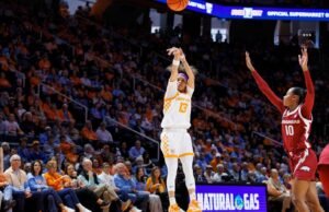 Mia Pauldo menerima penghargaan USBWA, SEC Freshman of the Week untuk kedua kalinya.