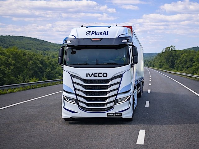 1768407837_2025-communique-de-presse-iveco-group-plusai-photo-copie.jpg
