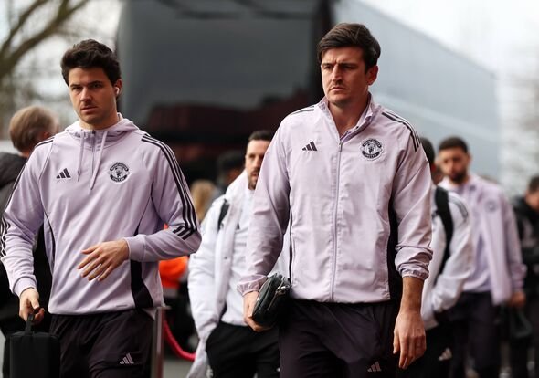 Harry Maguire datang ke derby Manchester.