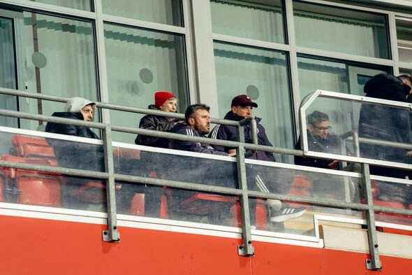 LEIGH, INGGRIS – 20 JANUARI: Pelatih kepala Manchester United Michael Carrick menyaksikan Premier League International C