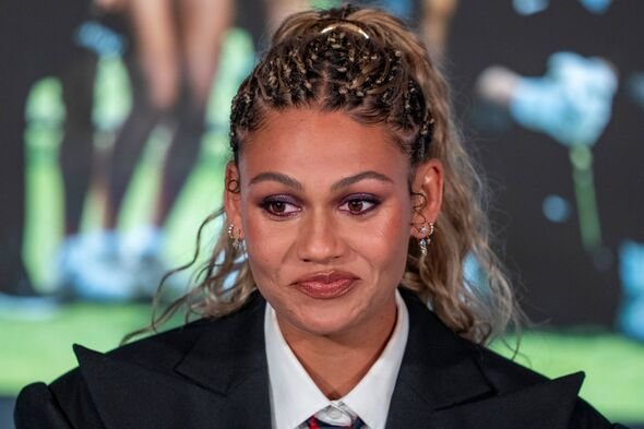 Trinity Rodman setelah menandatangani kontrak baru.