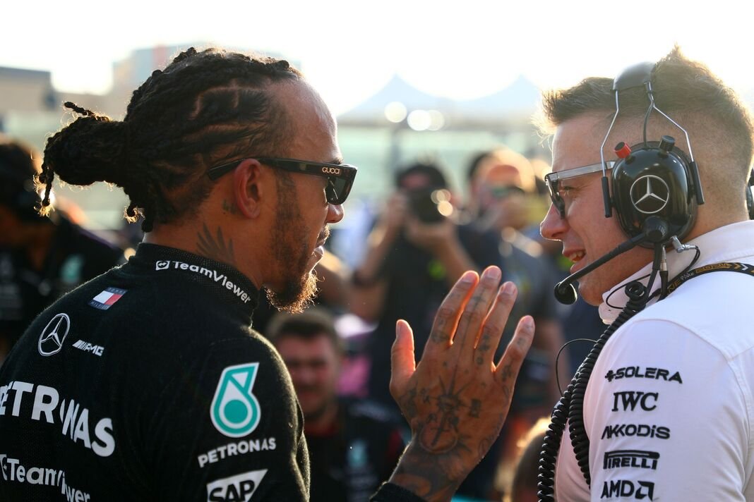 Lewis Hamilton dan Pete Bonnington