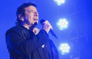 Rakyat. Ketika Goldman mengundang Bruel untuk bergabung dengan Enfoirés di sebuah restoran di Méribel