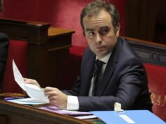 Kebijakan. Perdebatan anggaran terhenti, kemungkinan besar pembubaran Majelis jika terjadi kecaman