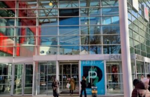 Mulhouse. Pusat perbelanjaan Porte Jeune segera dibuka kembali