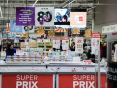 konsumen yang mengejar promosi supermarket