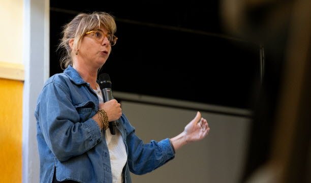 Suzanne Brolly adalah Wakil Walikota Strasbourg dan bertanggung jawab atas ketahanan kota, perencanaan kota, dan ruang hijau. Arsip foto Romeo Boetzle