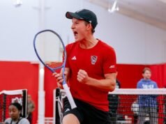 #13 Tenis Putra memenangkan pertandingan tandang pertamanya